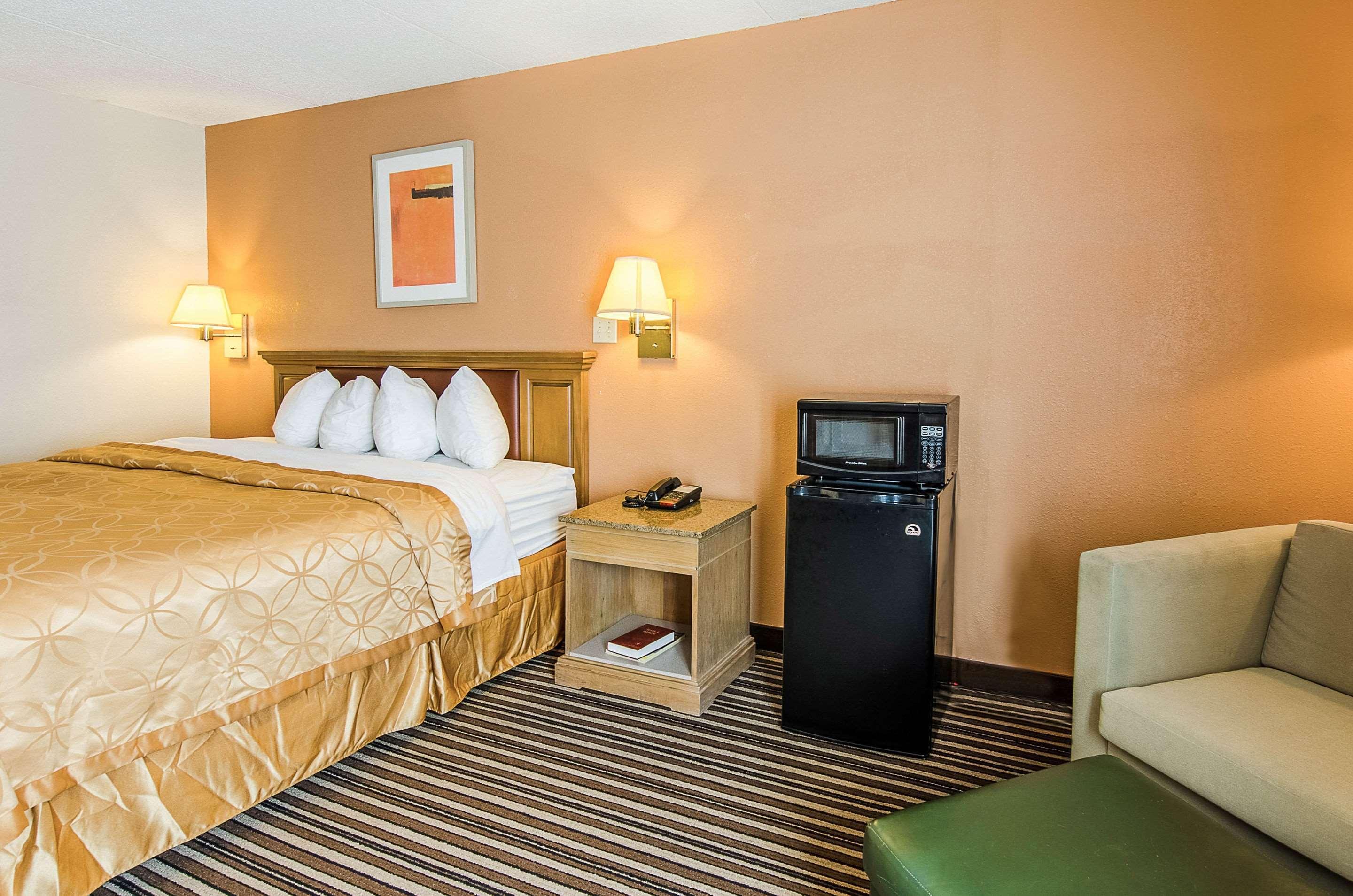 Econo Lodge Inn&Suites - Norton Esterno foto